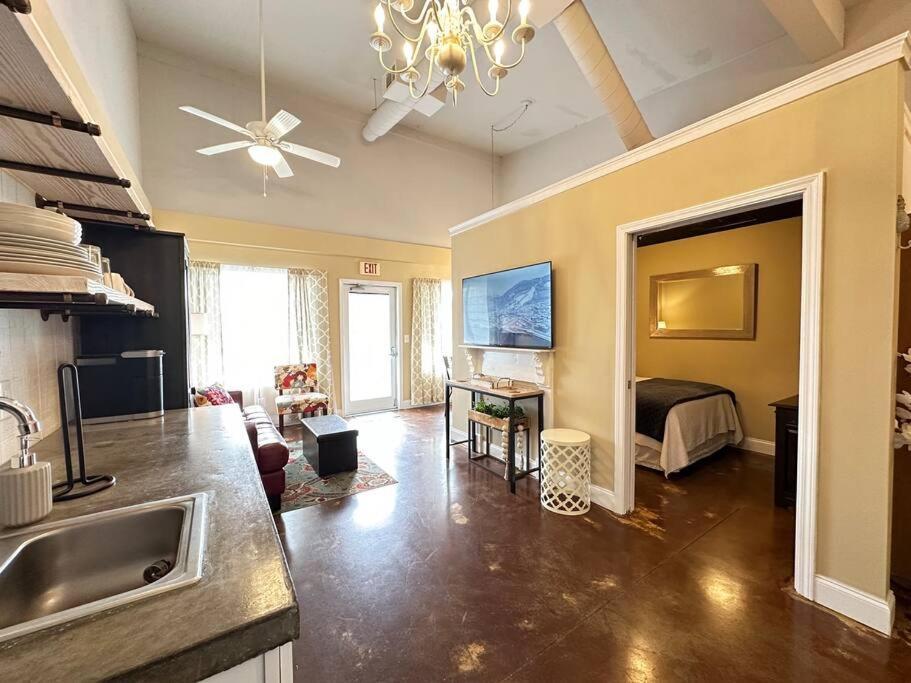 Haven At Hazel~Downtown Bungalow Demorest Exterior foto